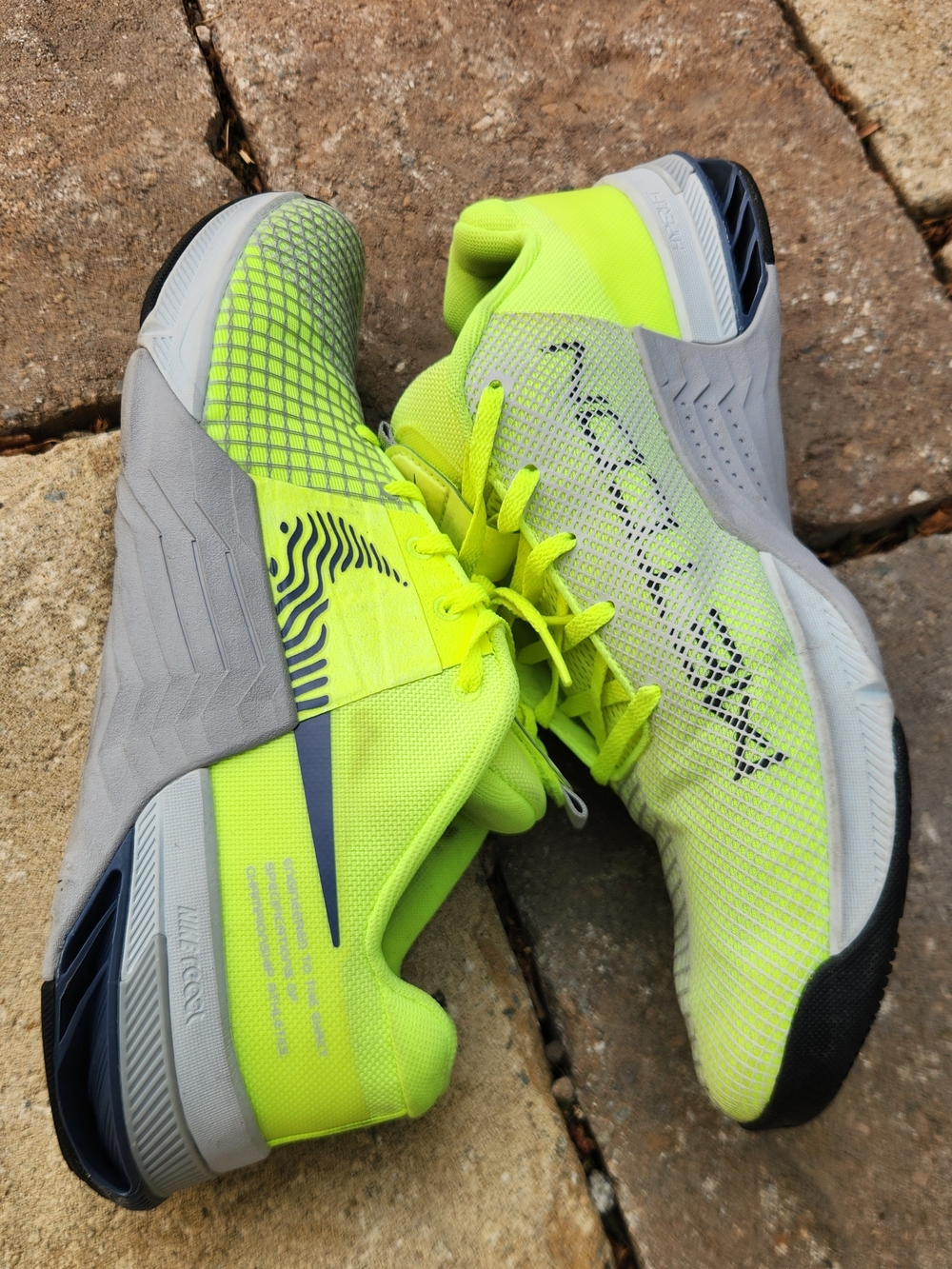 Nike Men's Neon Yellow and Gray Athletic Shoes